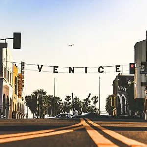  Guest house Venice Beach International Traveler